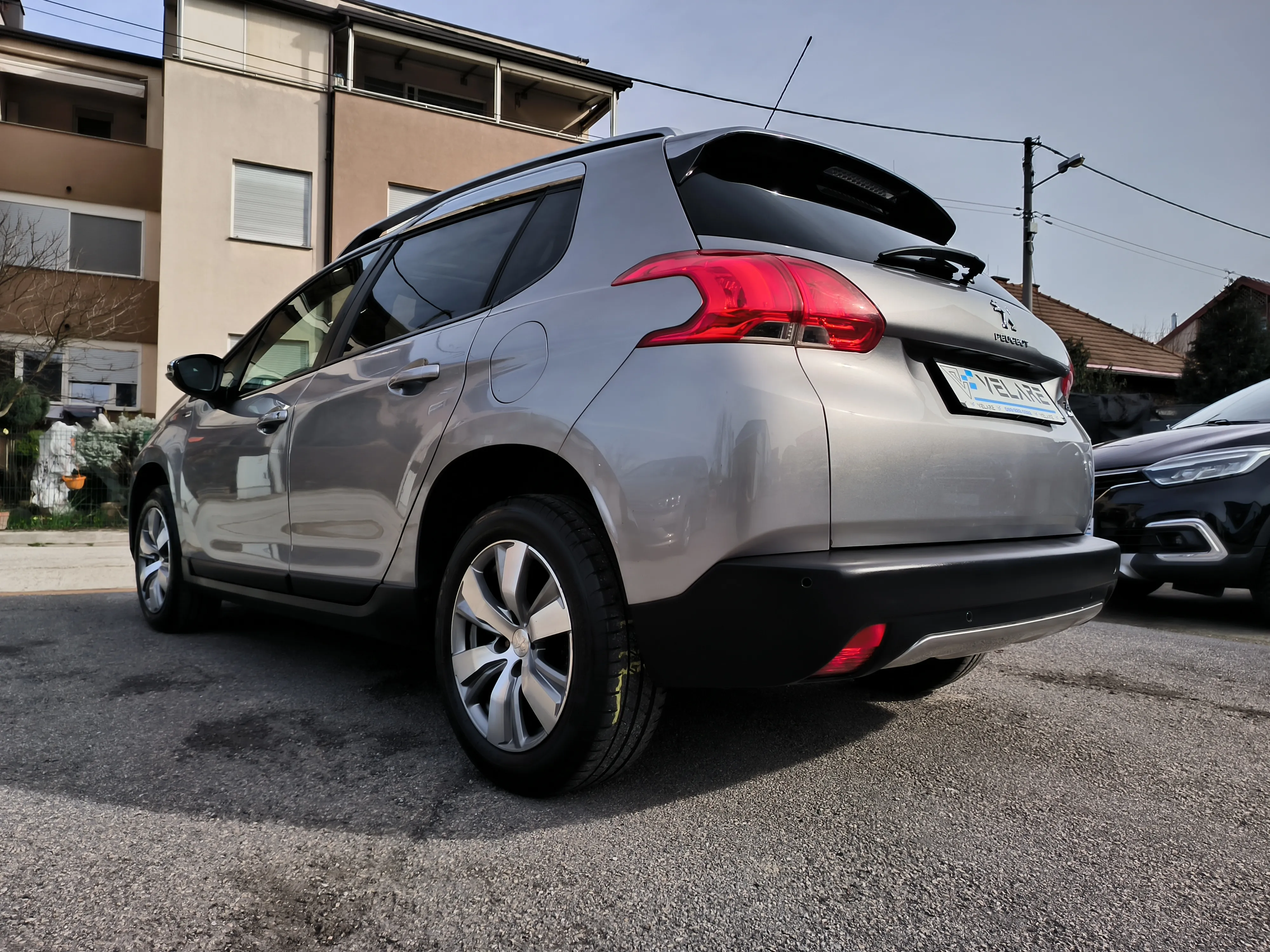 peugeot 2008 1,6 e-hdi style, v. servis, servisna, jamstvo, reg. 1 god - slika 6