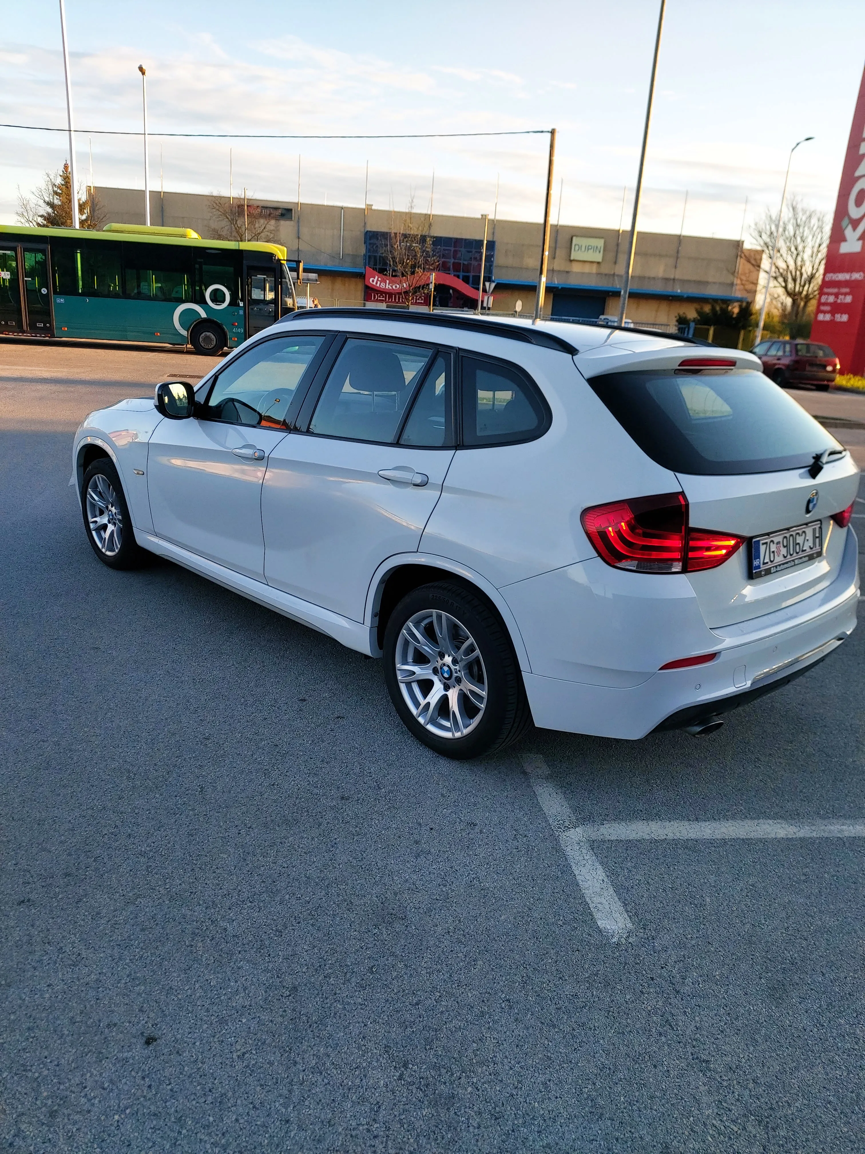 bmw x1 sdrive 18d 105 kw m-paket alcantara xenon 166 000km top stanje - slika 16