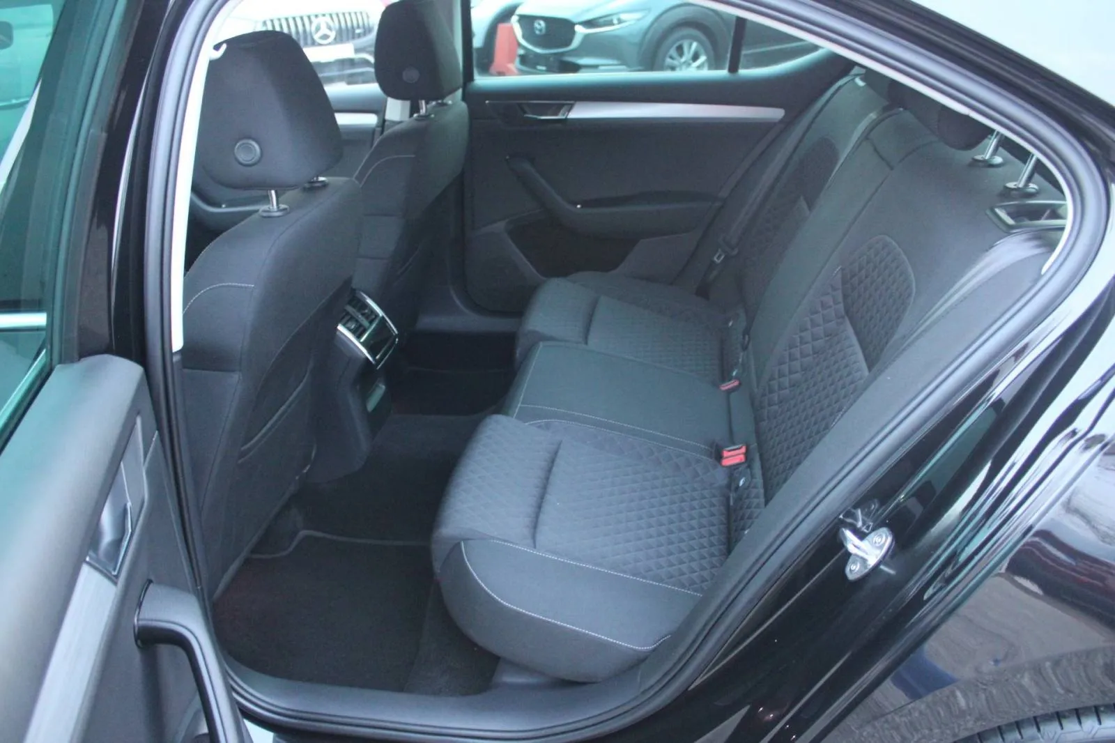 škoda superb 2.0 tdi dsg *led, navigacija, kamera* - slika 12