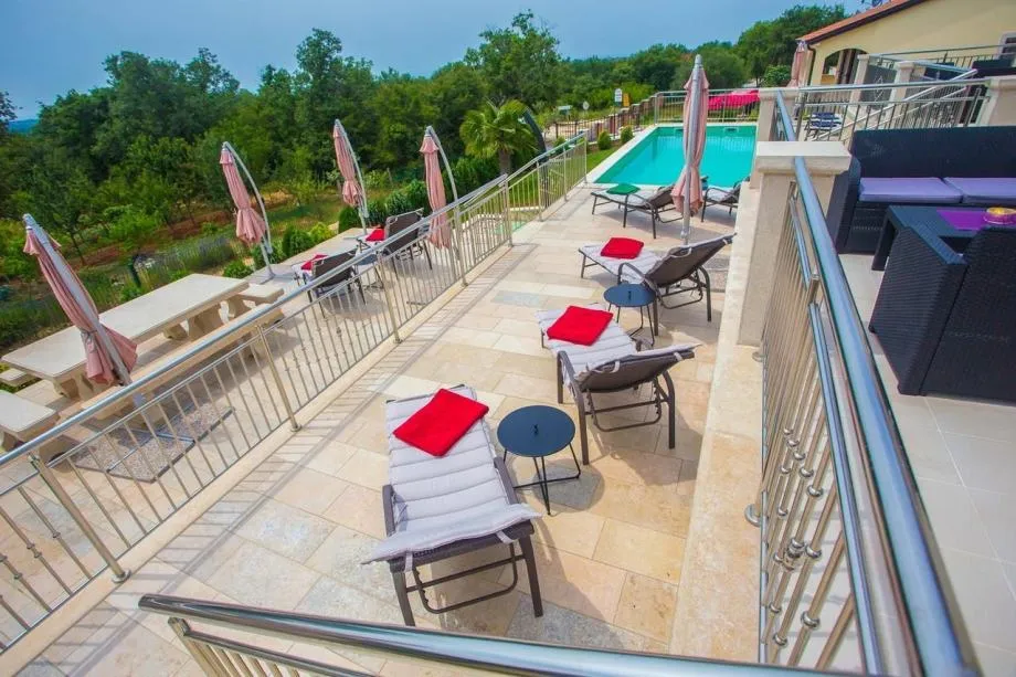 poreč-vila sa tri apartmana i panoramskim pogledom na more (prodaja) - slika 3