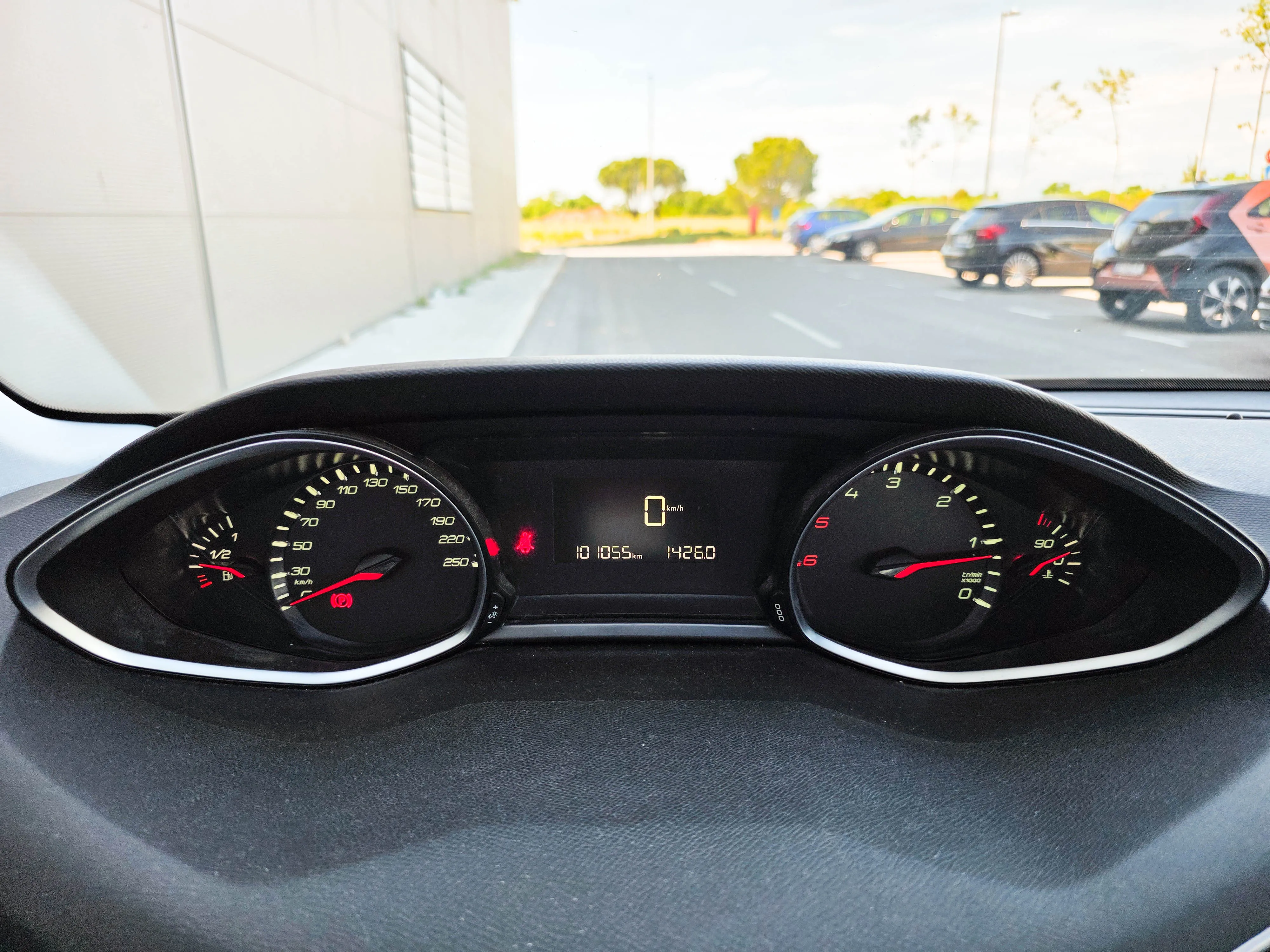 peugeot 308 1,5bluehdi |hr auto |novi lanac |2seta guma| serv |jamstvo - slika 16