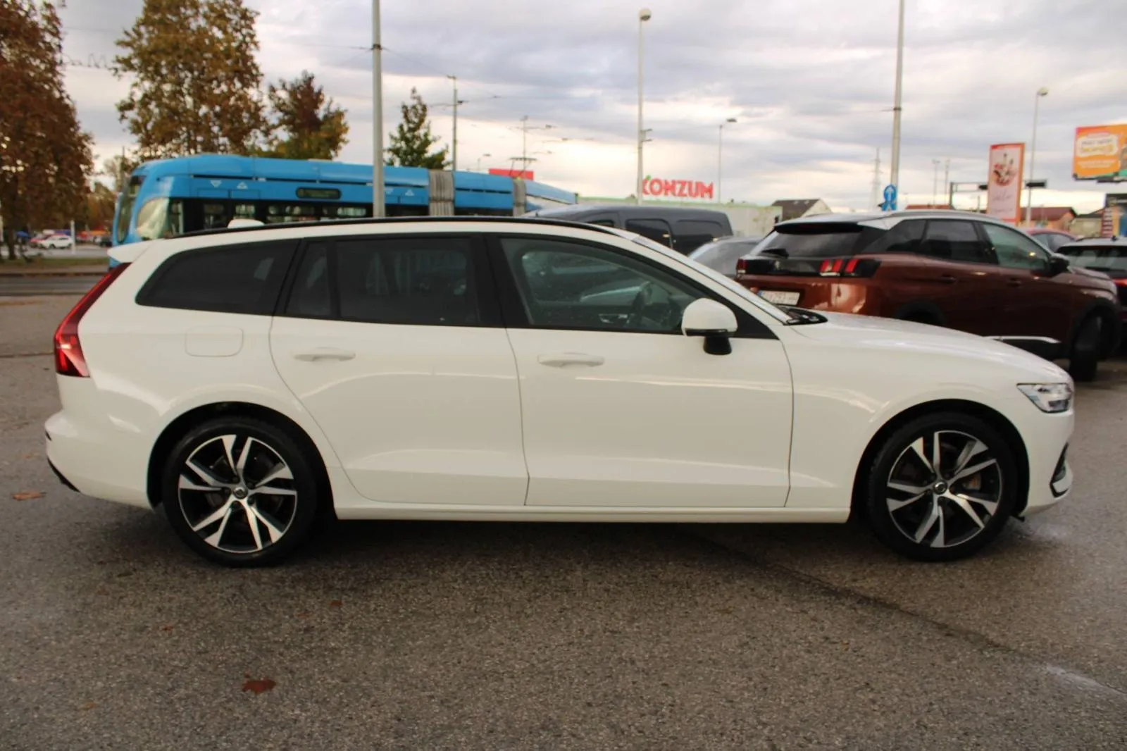 volvo v60 2.0d b4 automatik *led, navigacija, kamera* - slika 4