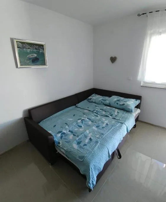 privlaka, lijepa kuća s tri apartmana(123m2), 200 metara do mora - slika 11