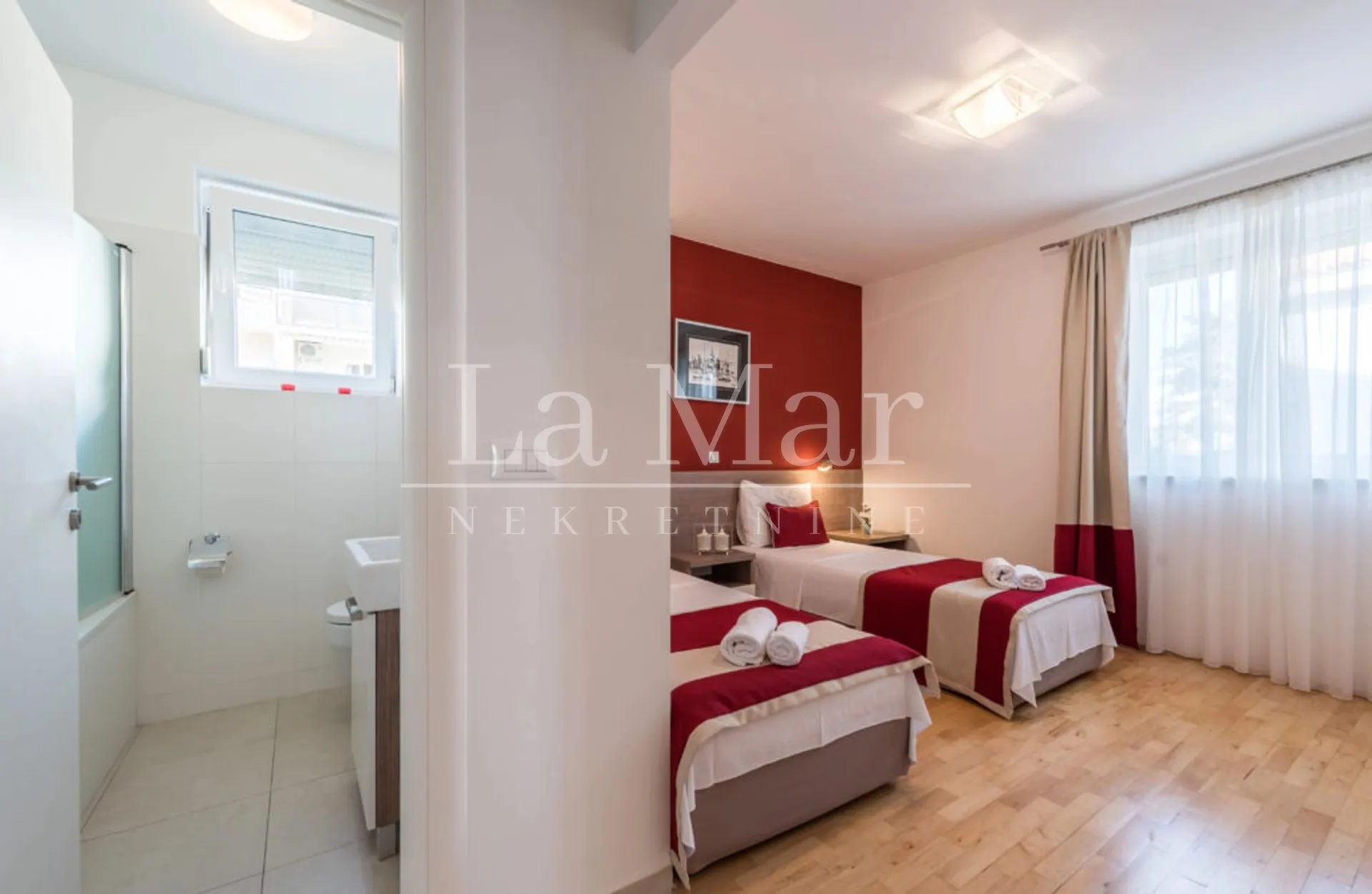 novalja- prvi red do mora- apartman u vili - 81.04 m2 - slika 13