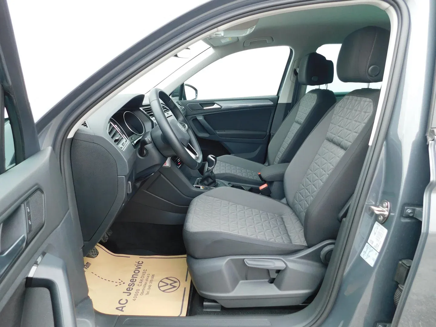 10189 volkswagen tiguan 2.0 tdi life - slika 8