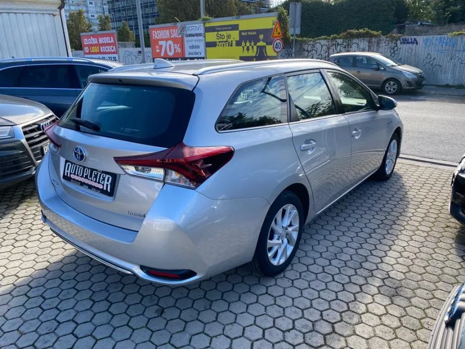 toyota auris touring 1,8 hybrid, navi, tempomat, 4x garancija!!! - slika 3