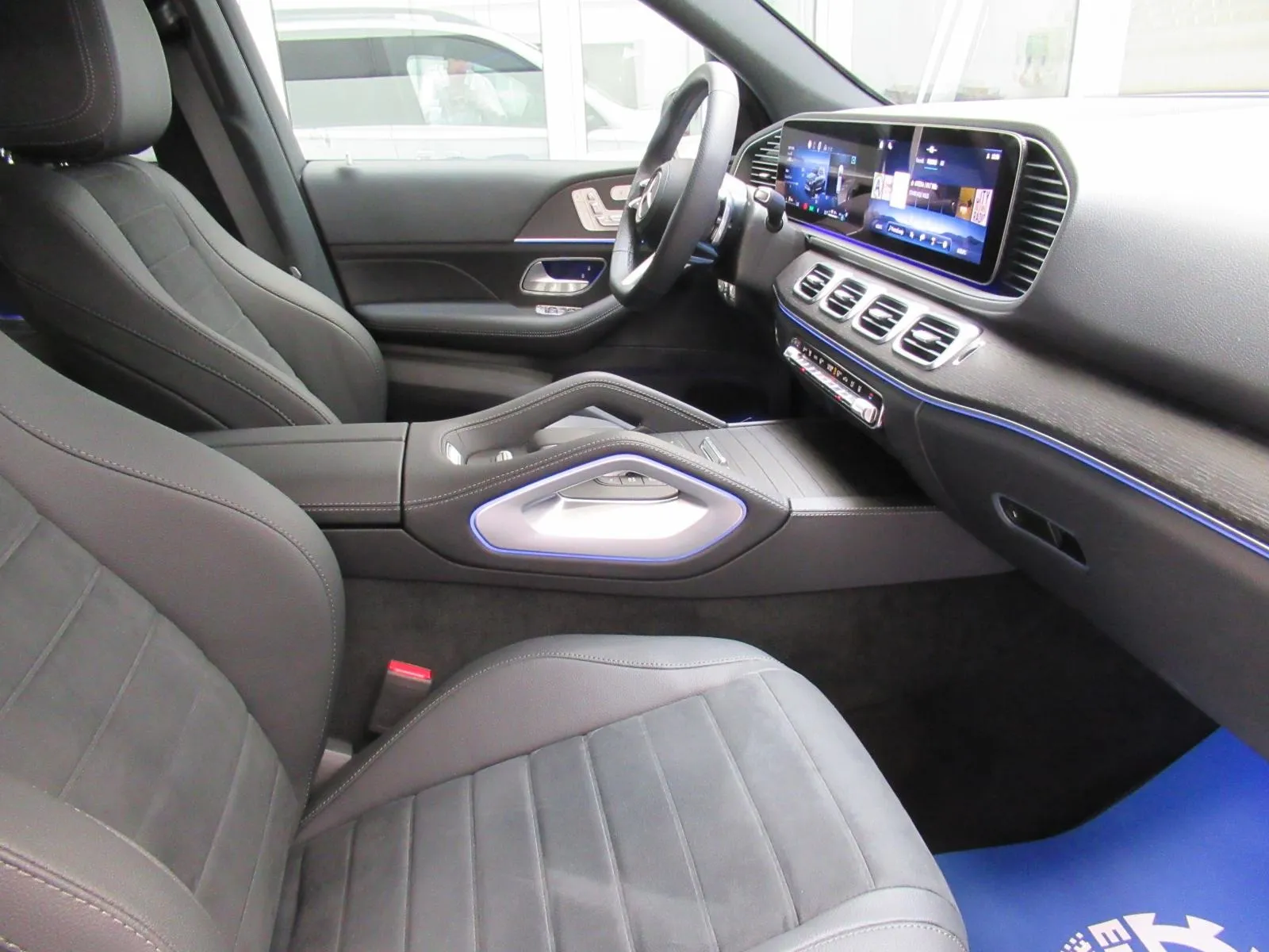 mercedes-benz gle 350 de 4m amg line/airmatic/night/memory/pano/21" - slika 9