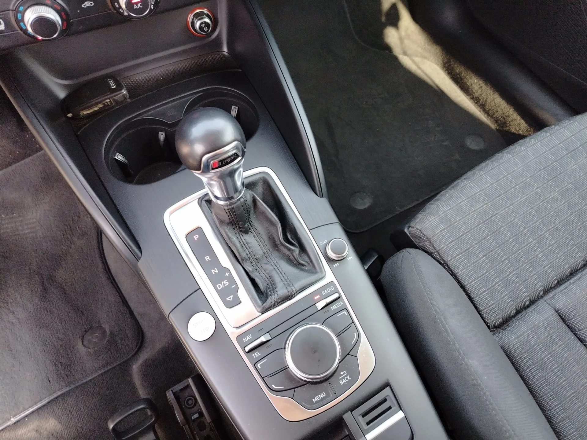 audi a3 sportback 2.0 tdi s tronic bi-xenon - slika 13