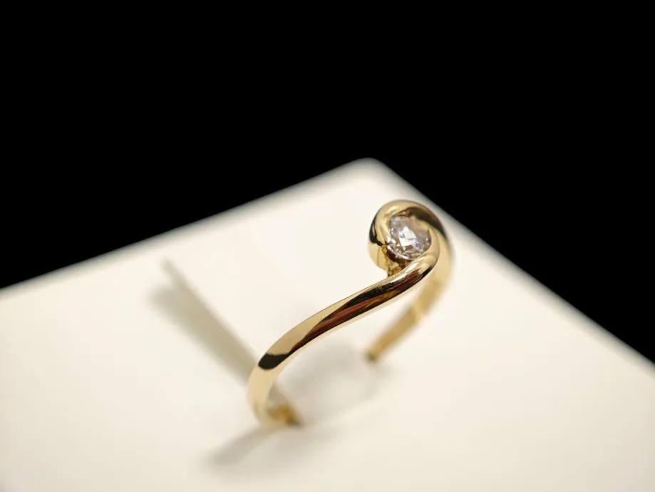 zlatni prsten s dijamantom - 0,18ct - 2,17g (14k) / r1, rate !! - slika 2