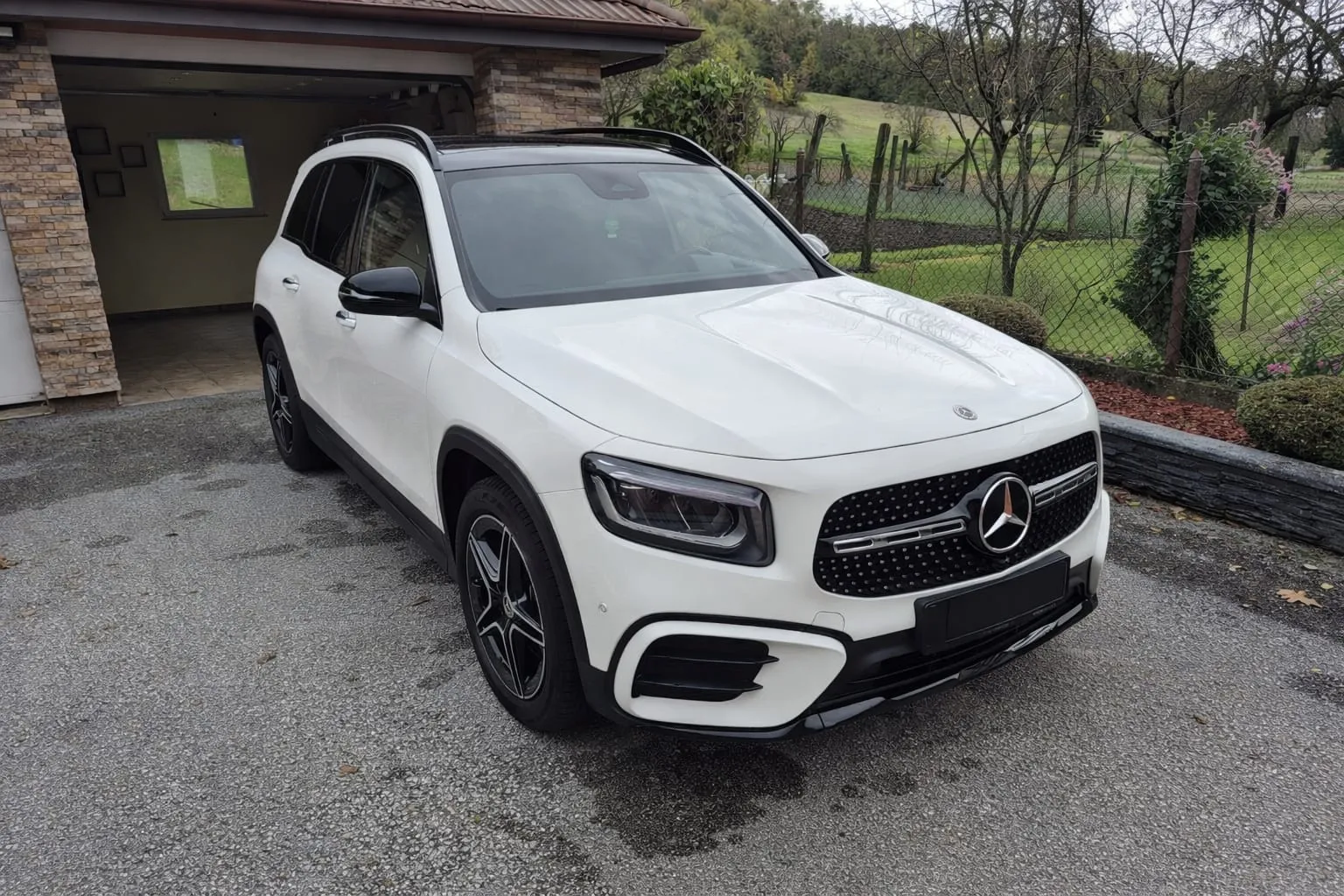 mercedes glb 200d-amg - slika 4
