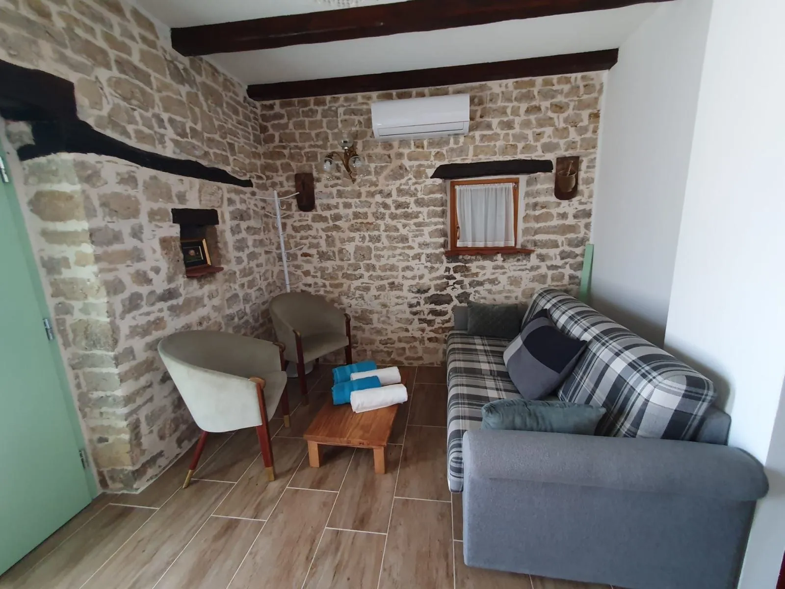 motovun-renovirana kamena kuća sa bazenom i apartmanom prodaje se - slika 13