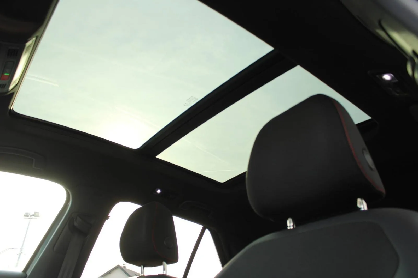 vw t-roc 2.0 tsi dsg 4motion sport *panorama,beats,kamera* - slika 11