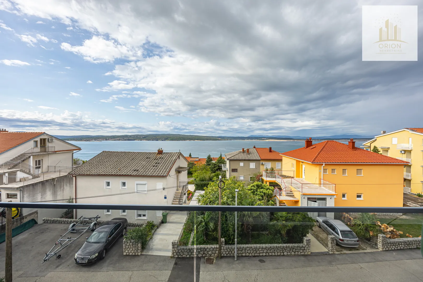 crikvenica- stan s pogledom na more, parkingom i privatnom okućnicom, prilika! - slika 11