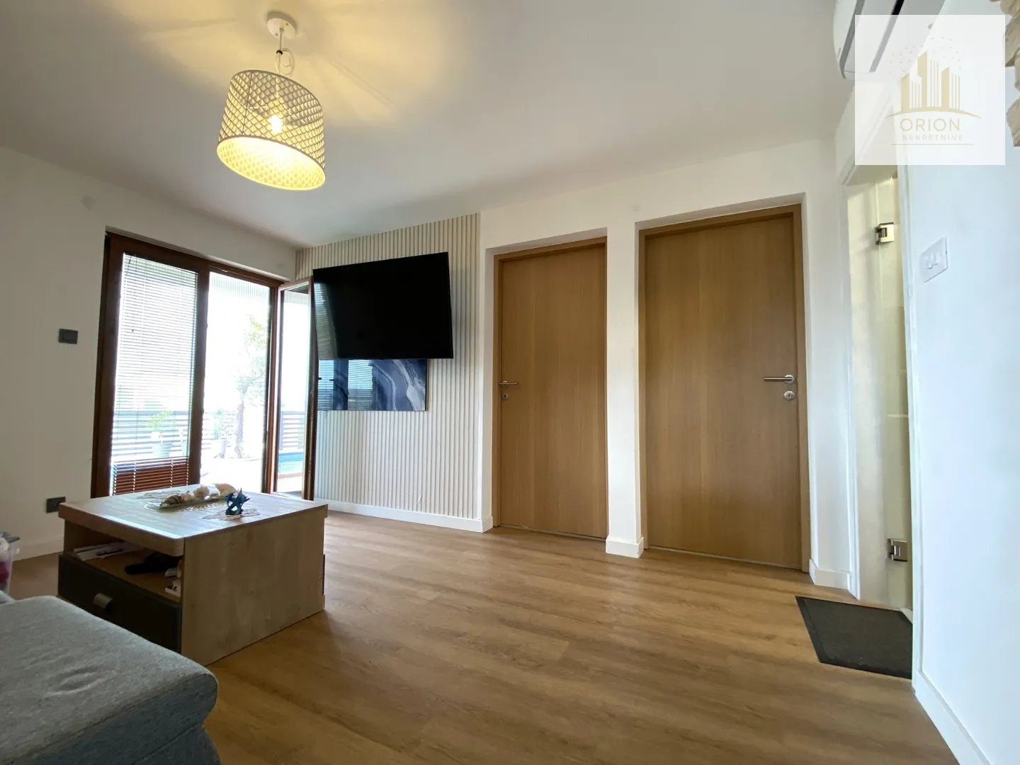 rovanjska, kuća s 2 apartmana, bazenom i očaravajućim pogledom, prilika! - slika 15