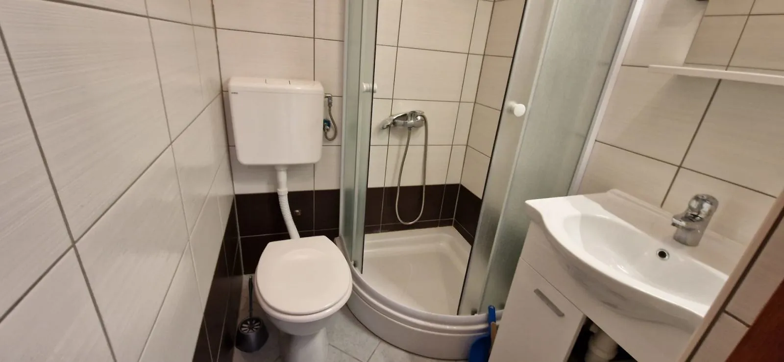 nin, kuća sa 6 stambenih jedinica(396m2), prostrano! - slika 15