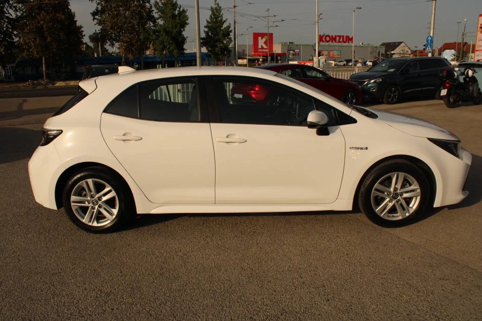 toyota corolla 1.8 hybrid automatik *led, kamera* - slika 4