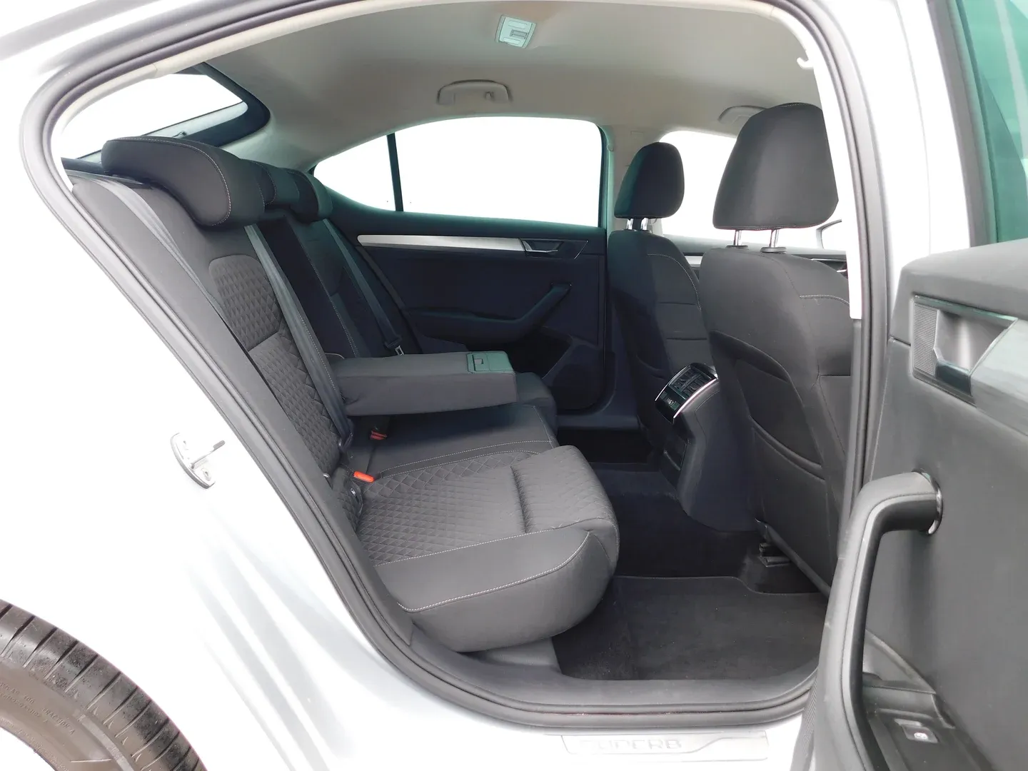 09058 škoda superb ambition 1.6 tdi dsg - slika 13