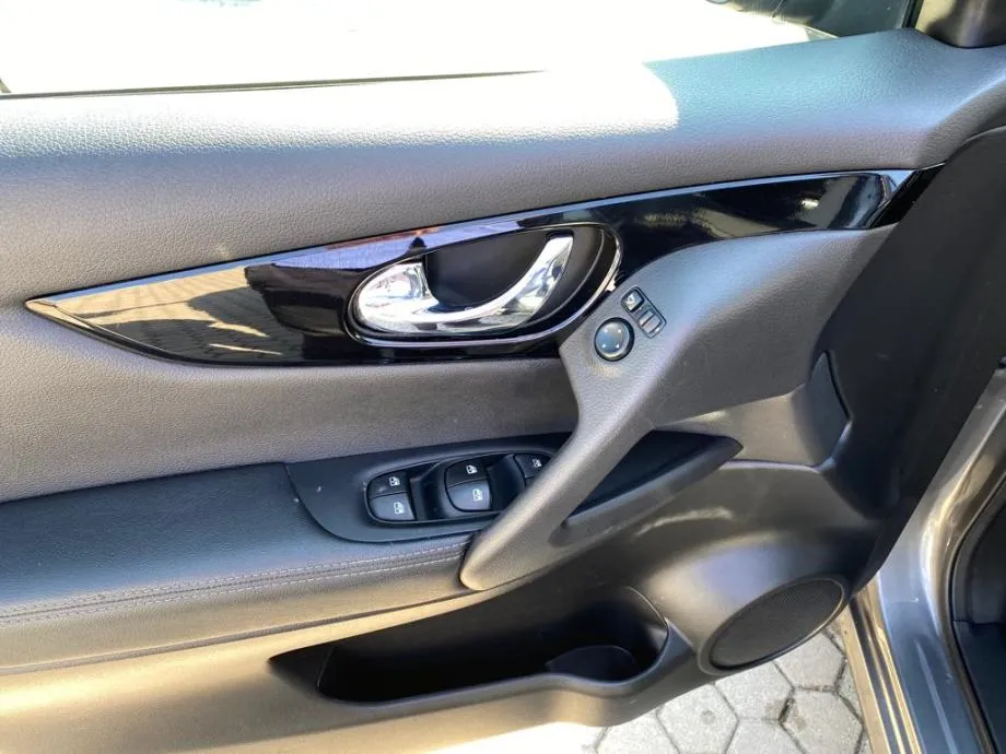 nissan qashqai 1,5 dci automatik, kamera , tempomat, 4 x garancija! - slika 15