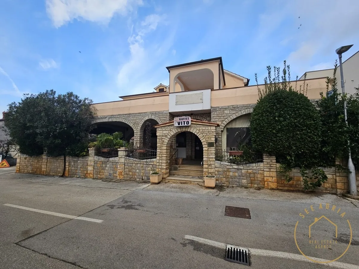 Obiteljska kuća na odličnoj poziciji - Novigrad