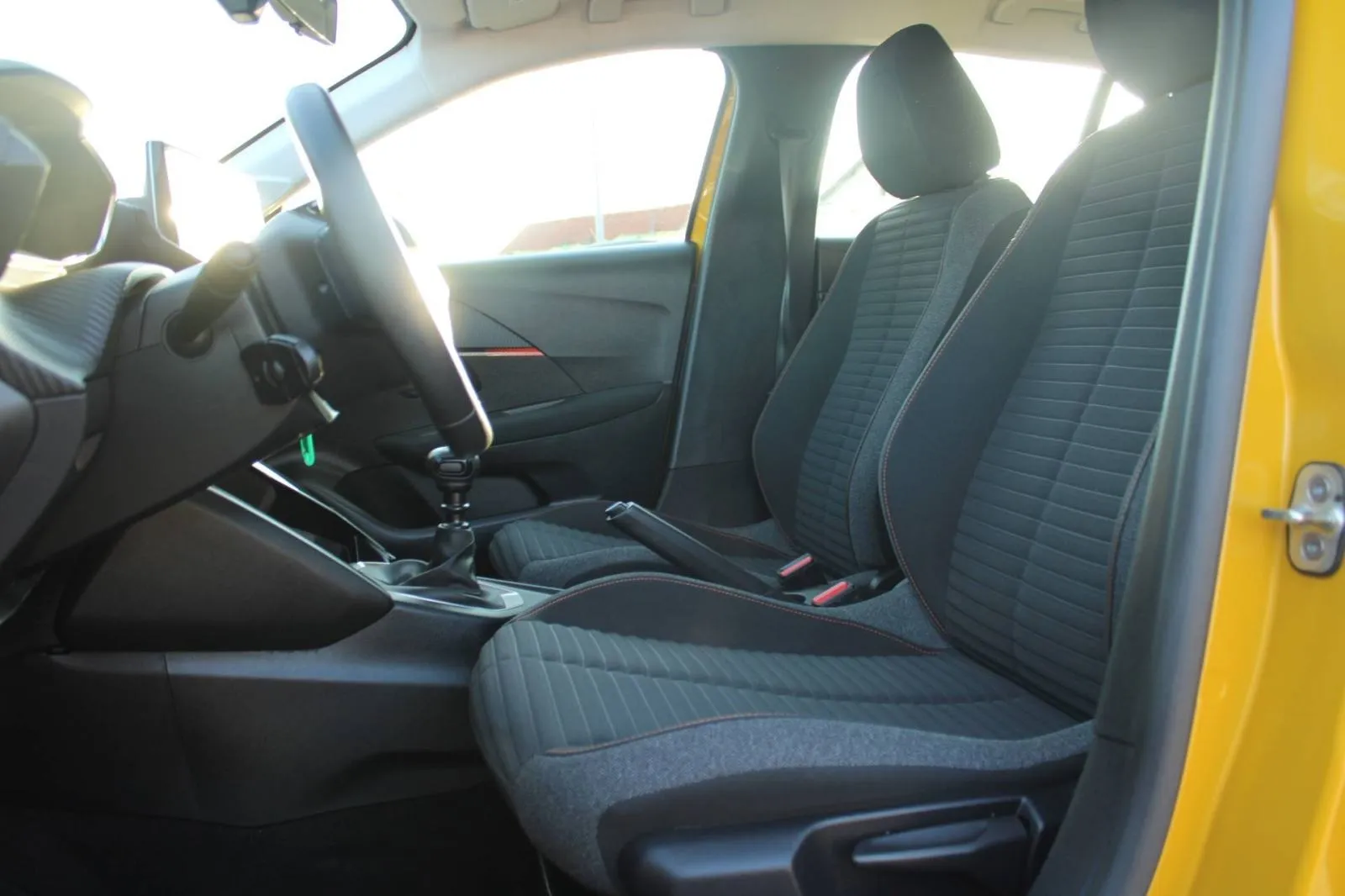 peugeot 208 1.2 puretech 100 - slika 9