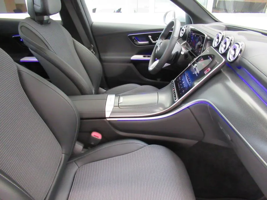 mercedes-benz glc 300 de 4m avantgarde/panorama/head-up/kuka/dc - slika 9