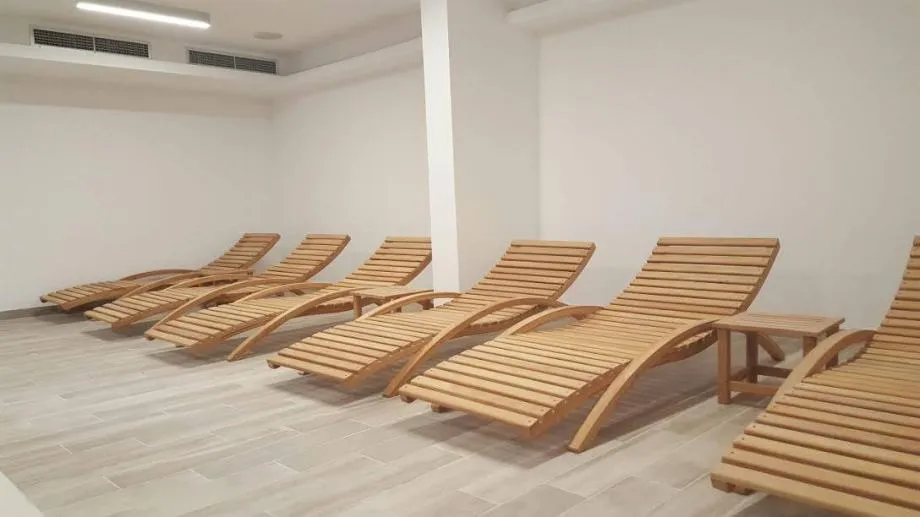 drvena ležaljka val – doživite wellness - slika 12