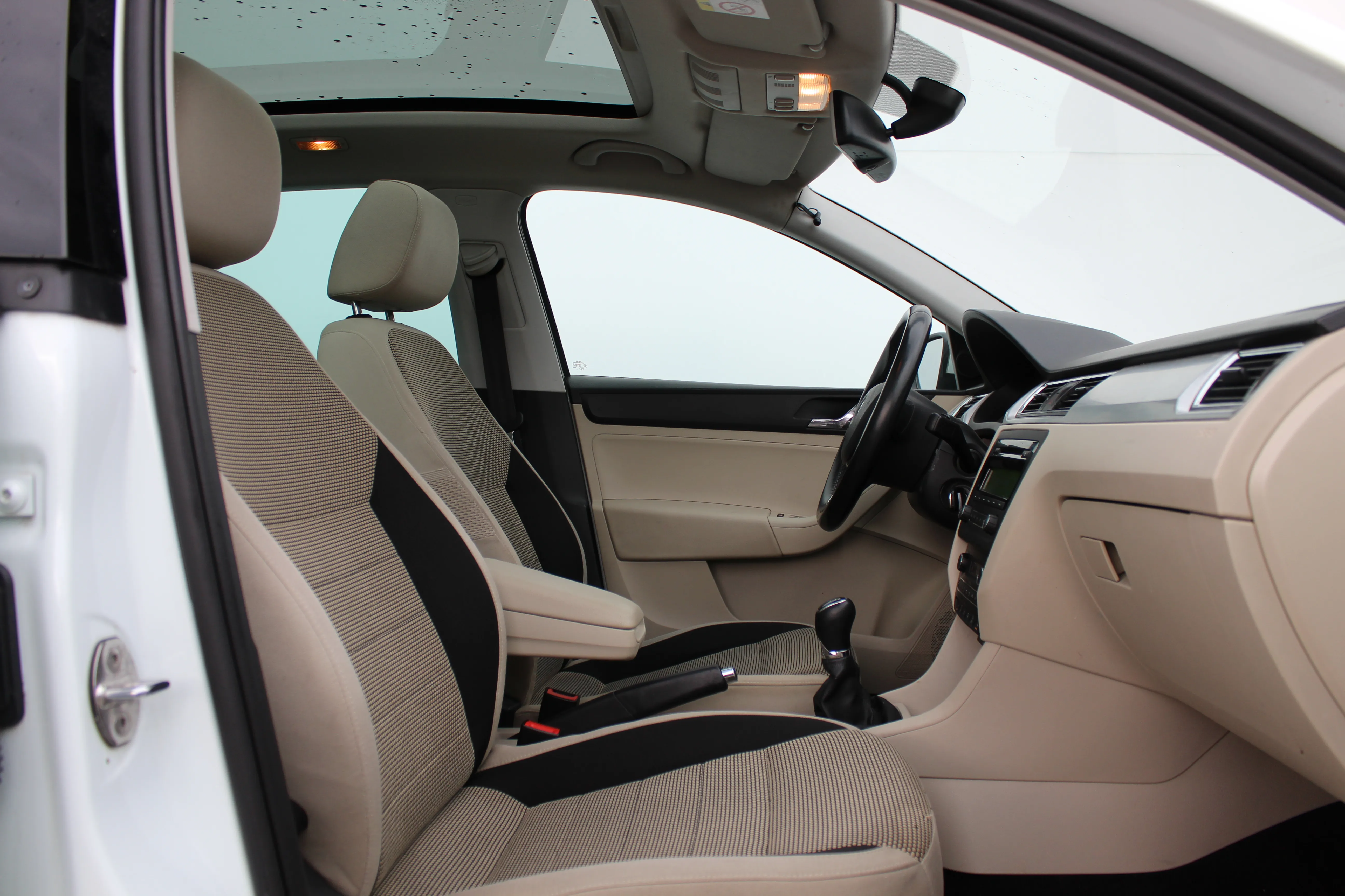 13098 škoda rapid spaceback ambition 1.6 tdi cr - slika 6