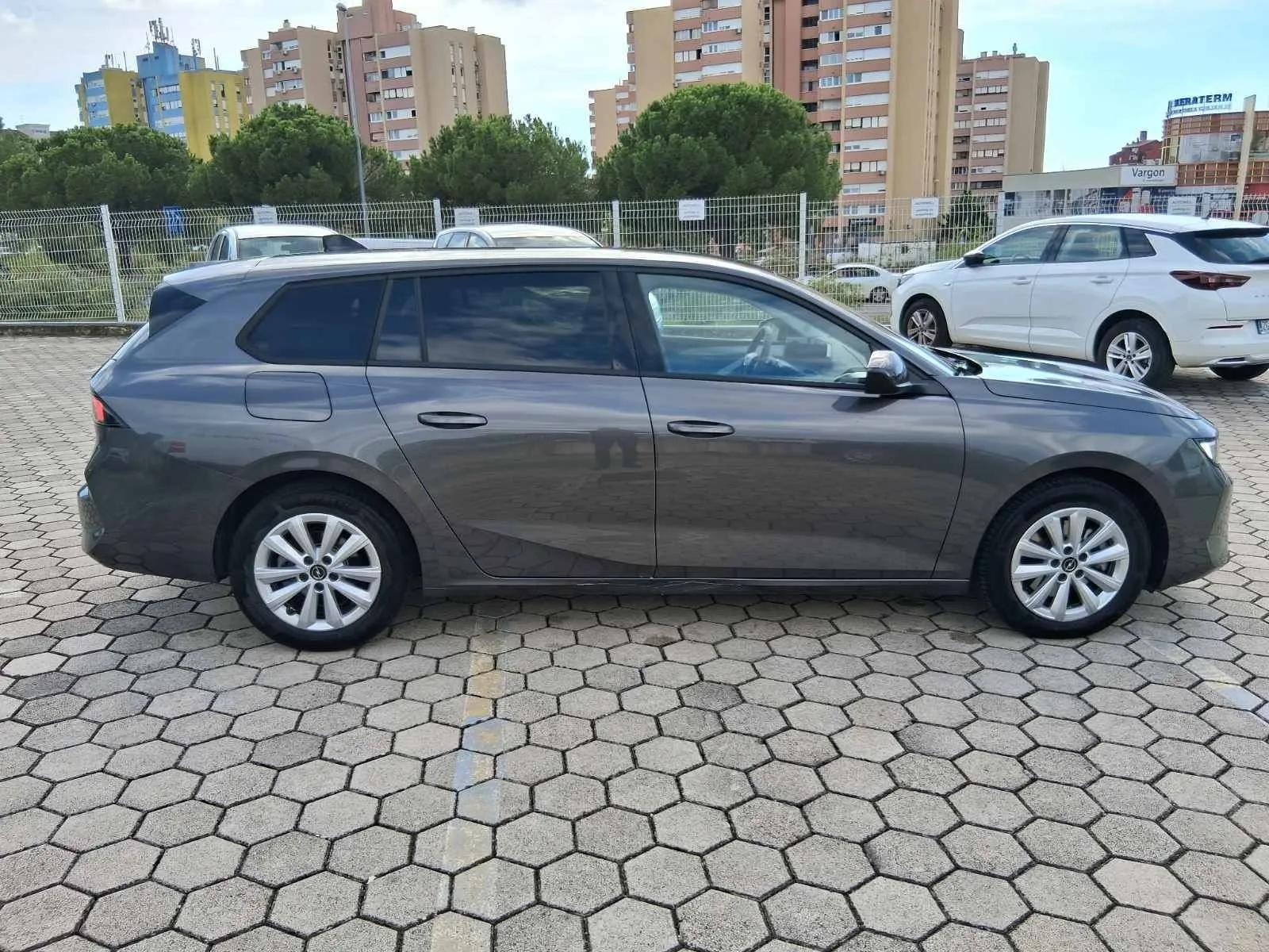 astra sports tourer edition 1,5 cdti at8 - slika 3