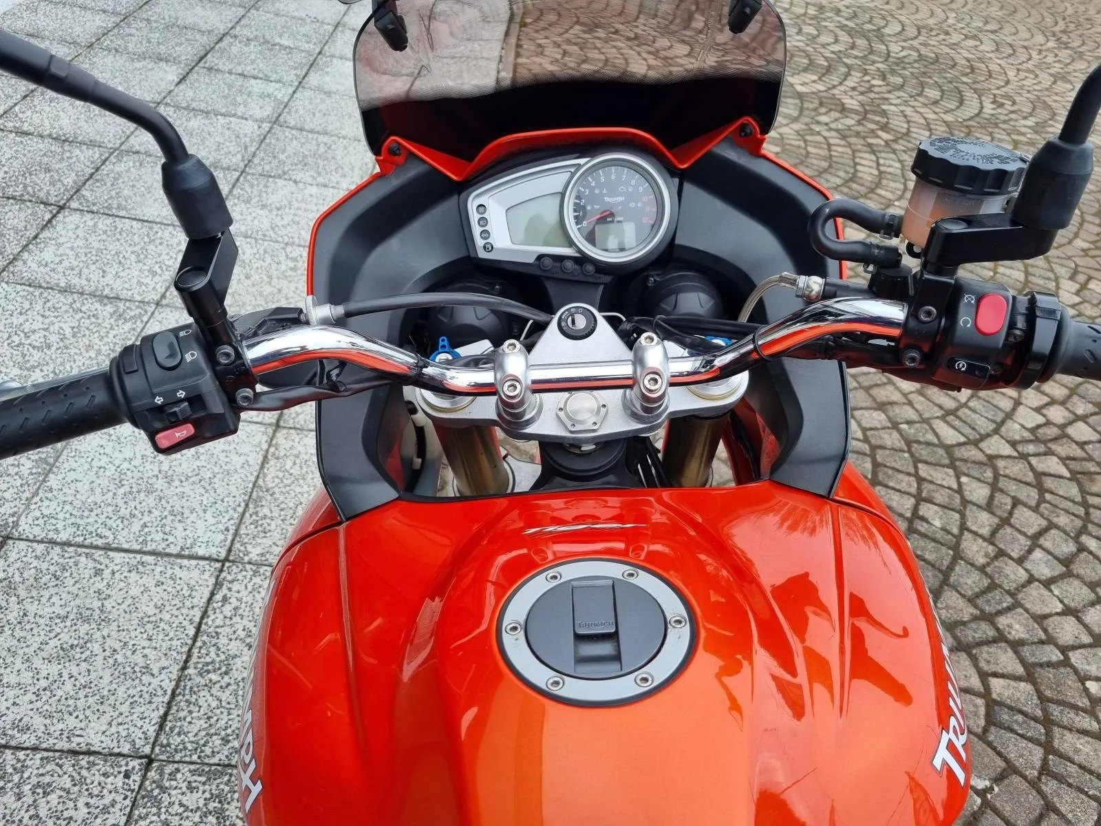 triumph tiger 1050, 2009 god. - slika 6