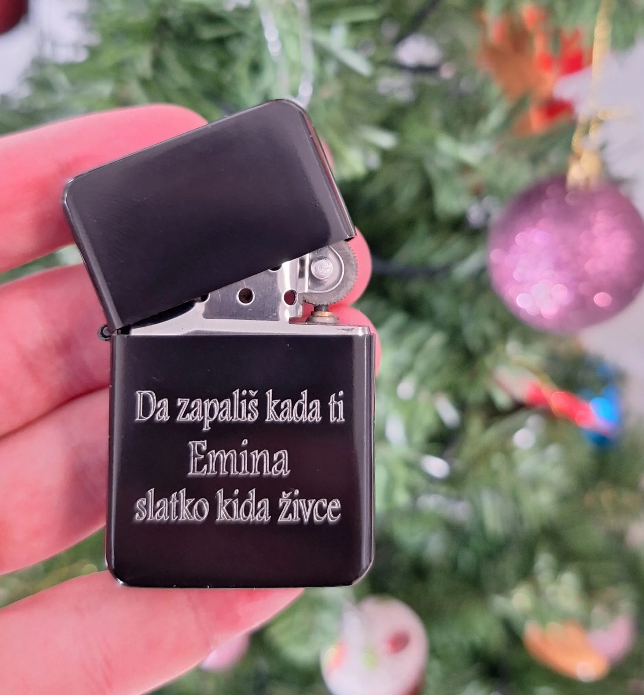 upaljač marke tom - slika 14