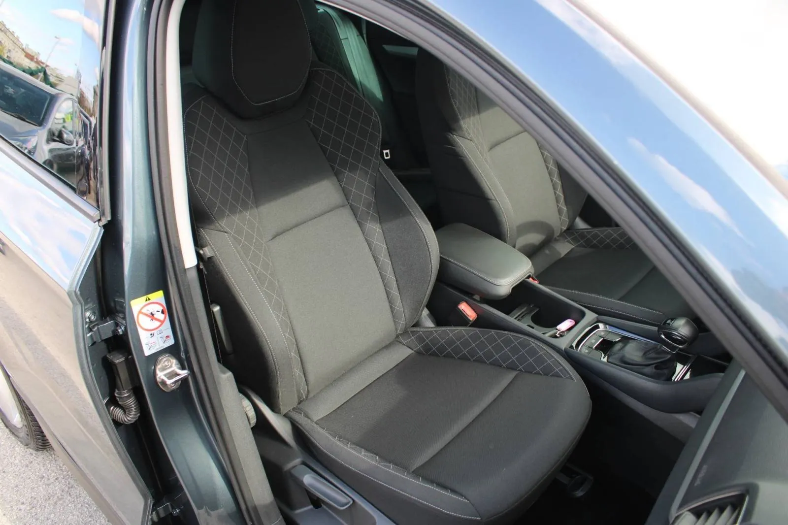 škoda karoq 1.6 tdi dsg *led, navigacija, kamera* - slika 14