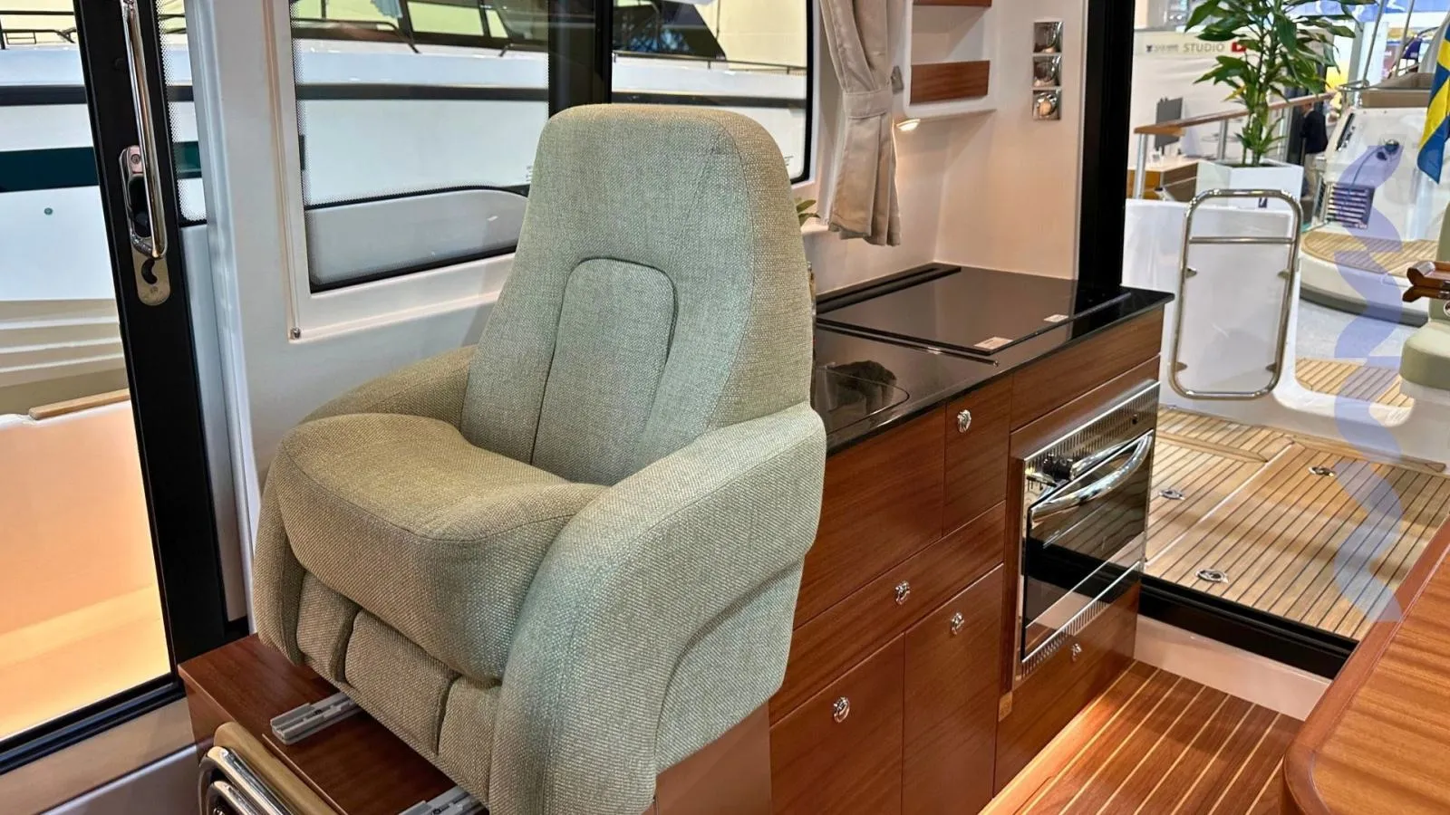 nimbus 305 coupe dogovorite razgledavanje u splitu - slika 8