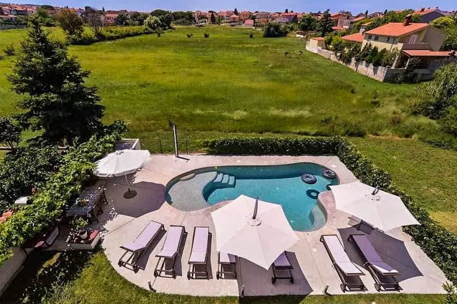fažana-turistička nekretnina s 7 apartmana i bazenom - slika 6
