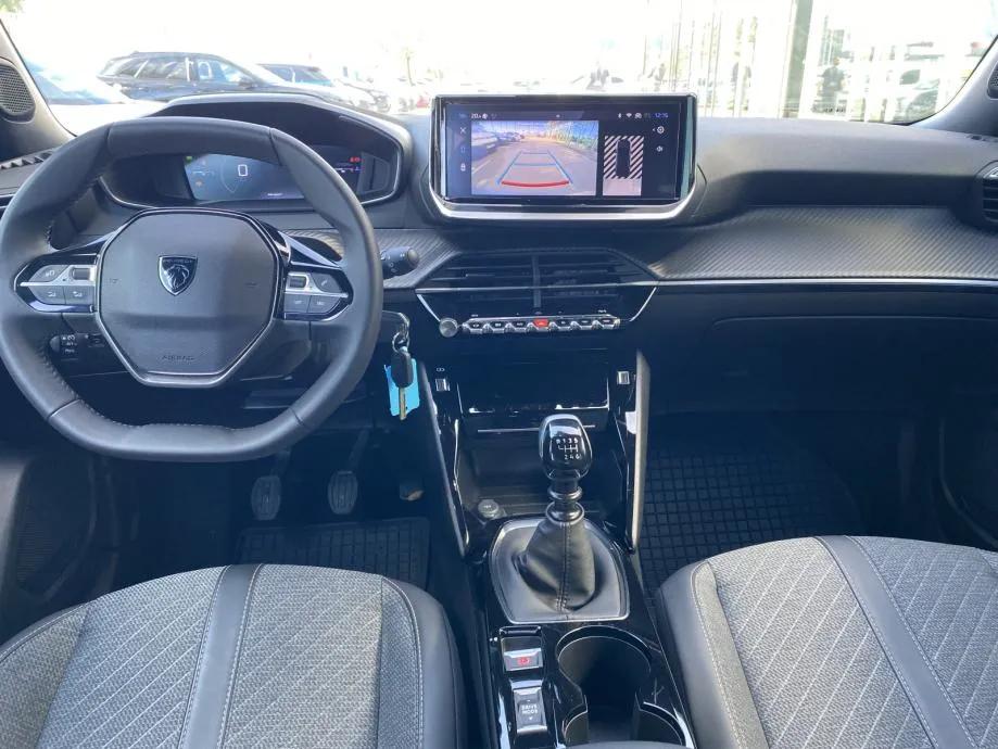 peugeot 2008 allure 1,2 puretech 100 ks - slika 12