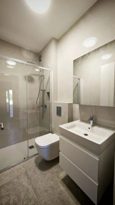prodaju se apartmani, srima (vodice) prvi red do mora - slika 8