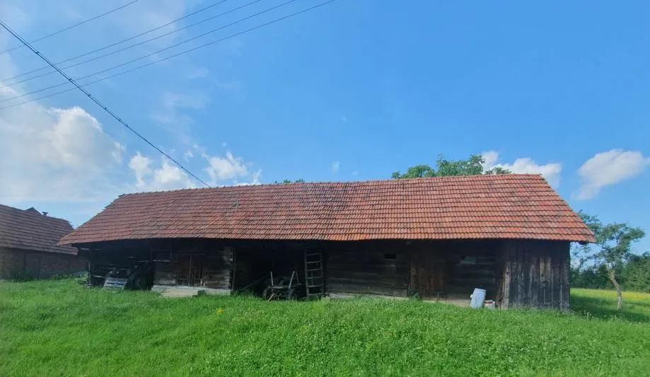 građ. zemljište, kraljev vrh, 1680 m2 s drv. objektom 90m2 i bunarom - slika 3