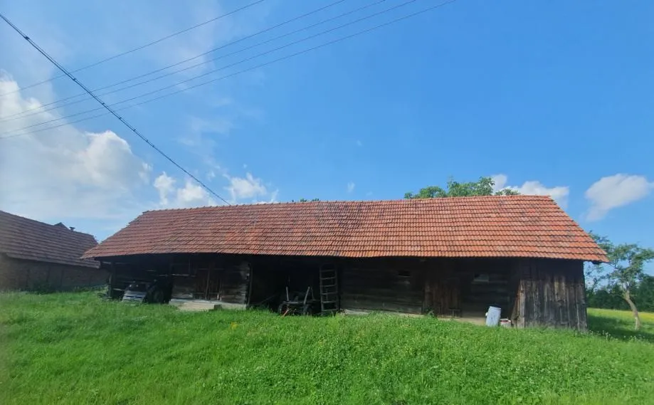 građ. zemljište, kraljev vrh, 1680 m2 s drv. objektom 90m2 i bunarom - slika 4