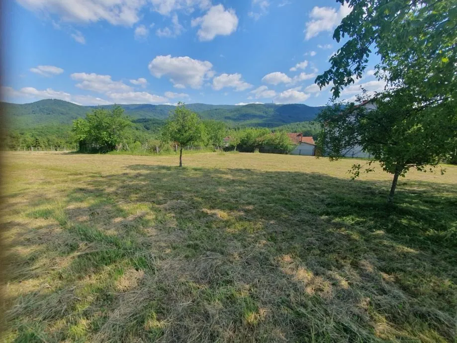 građ. zemljište, kraljev vrh, 1680 m2 s drv. objektom 90m2 i bunarom - slika 7