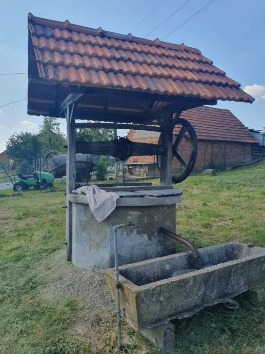 građ. zemljište, kraljev vrh, 1680 m2 s drv. objektom 90m2 i bunarom - slika 9