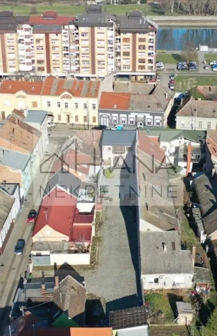 Građevinsko zemljište s poslovno stambenom zgradom, Osijek, 810 m2