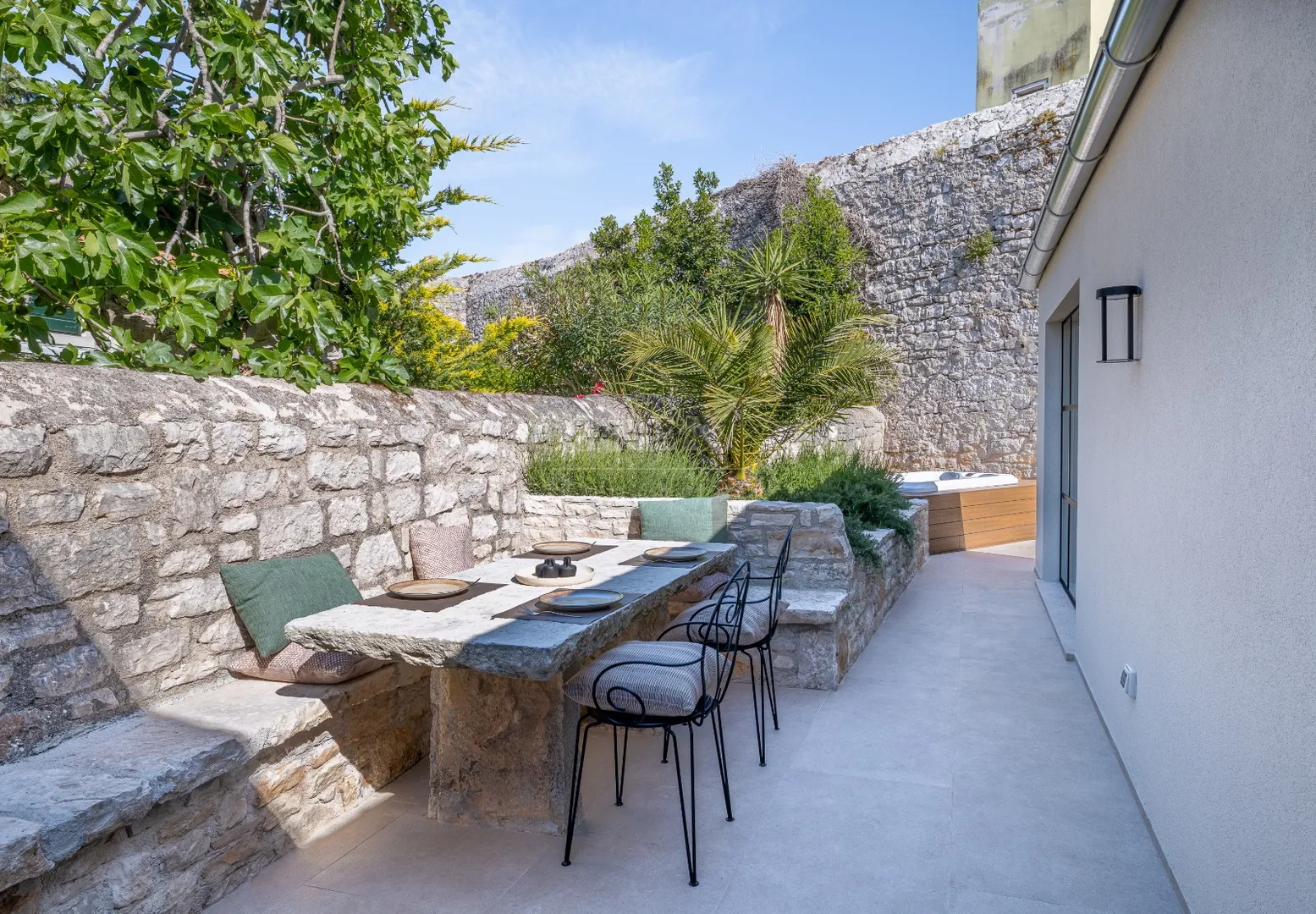 luksuzna kuća u vrsaru – 2 spavaće sobe, jacuzzi, sauna i terasa - slika 8