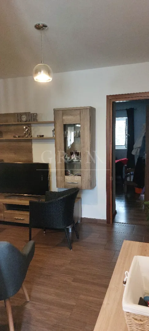 kuća sa 3 stana u centru mjesta udaljena 2000 m od mora - slika 14