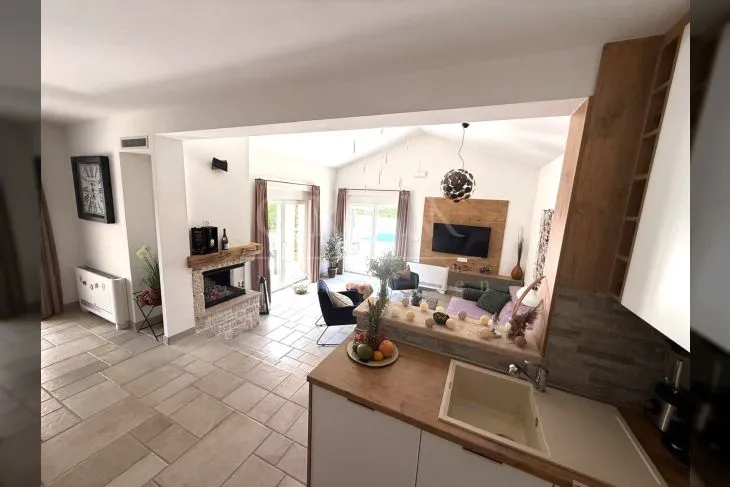lijepa vila 500 m od centra mjesta - slika 12