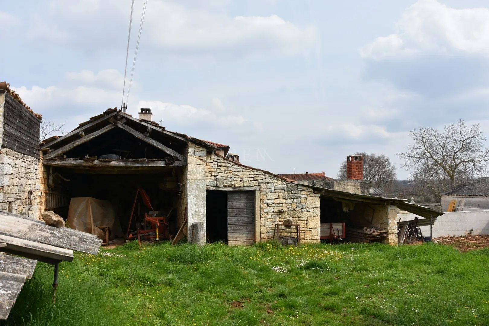 kamena kuća za adaptaciju 15 km od poreča - slika 4