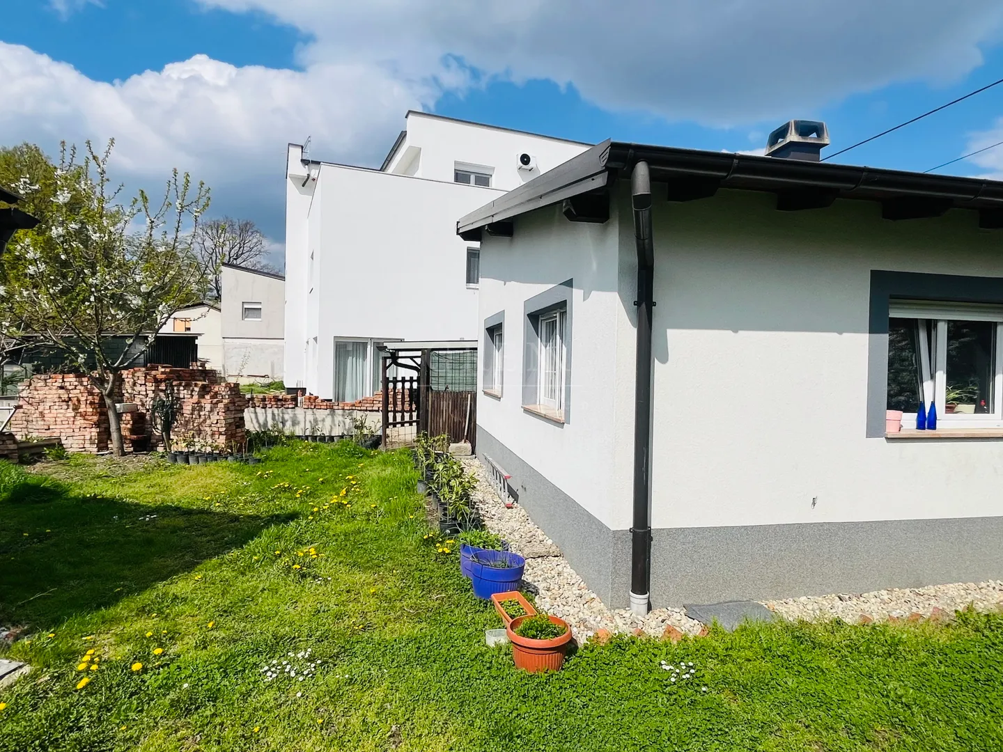 na prodaju – dvije šarmantne kućice(112m2) u cvijeću! - slika 3