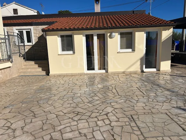 lijepa kuća sa 3 app 7 km od poreča - slika 4