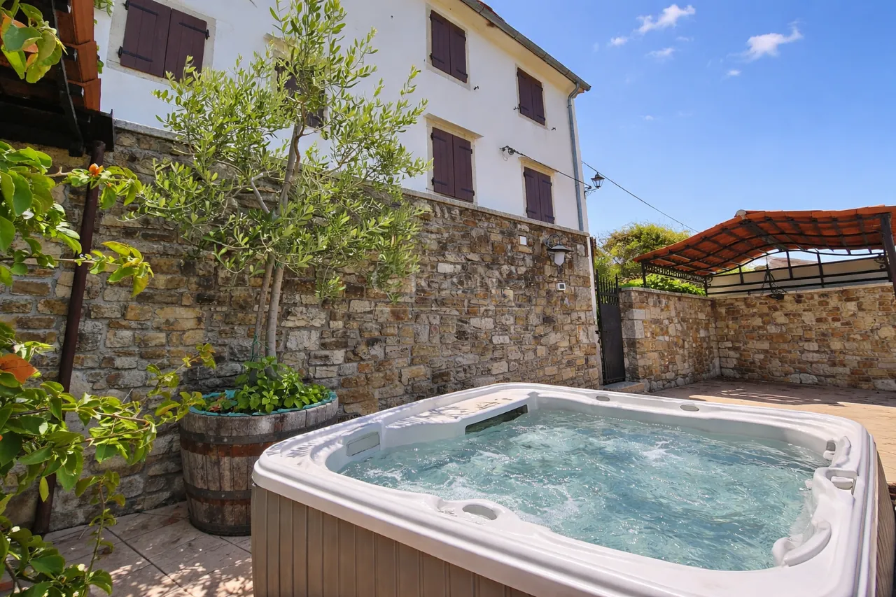 motovun - renovirana kamena kuća sa lijepim pogledom - slika 2