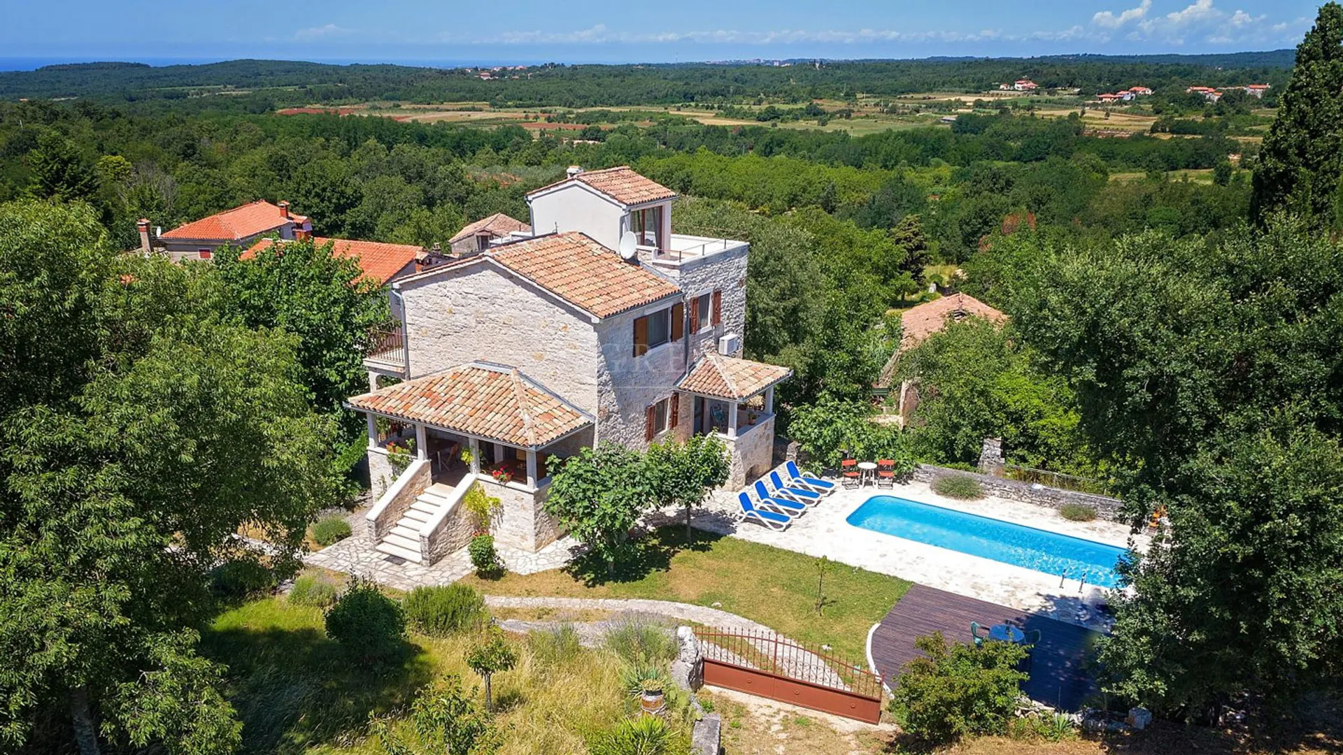 kamena kuća sa bazenom okolica poreča - slika 4
