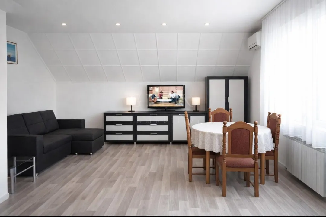 Stan 70m²/ 2 spavaće sobe /terasa/ parking - Zagreb