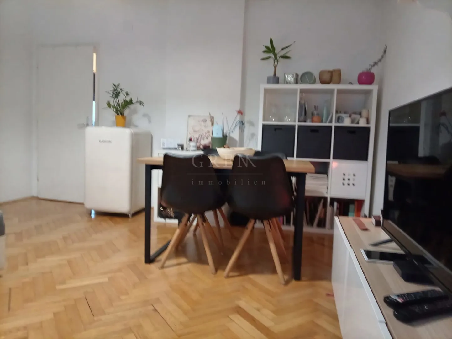 prodaja dva stana (53 m2 i 33 m2) - rudeš - slika 2